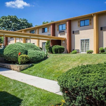 Rodeway Inn Huntington Station - Melville Kültér fotó