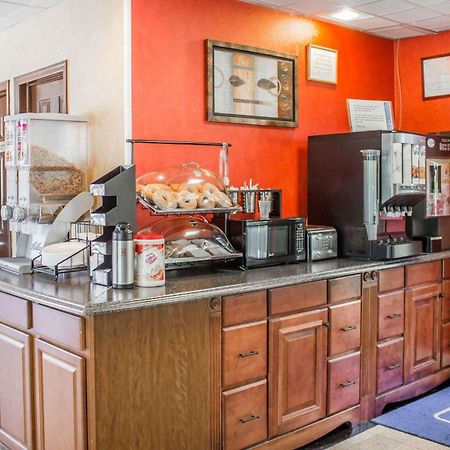 Rodeway Inn Huntington Station - Melville Kültér fotó