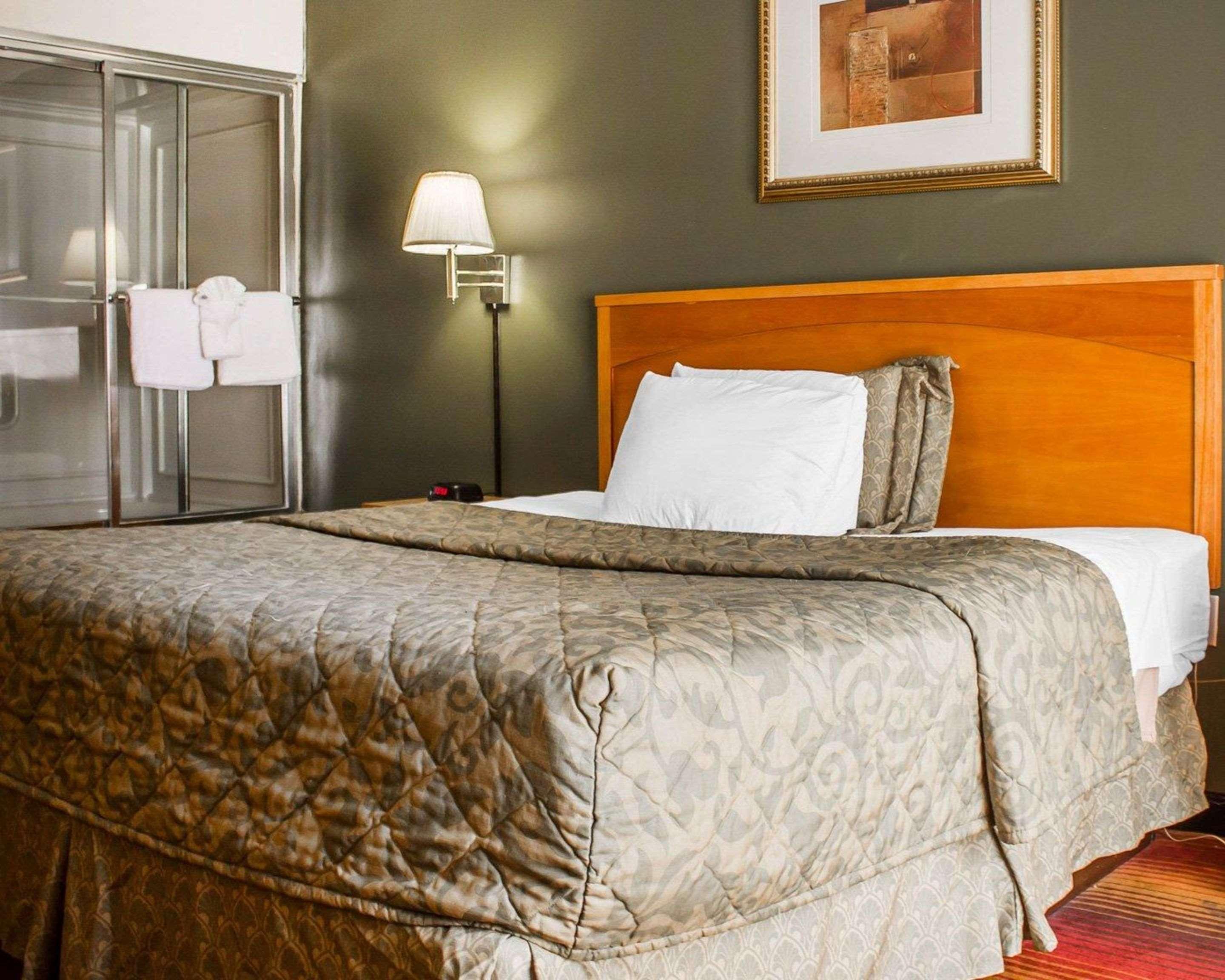Rodeway Inn Huntington Station - Melville Kültér fotó