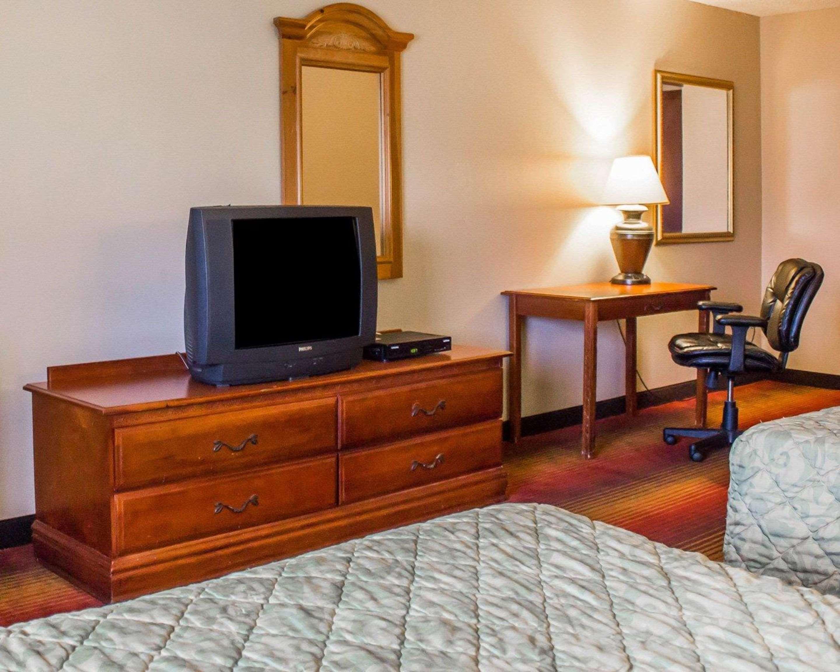 Rodeway Inn Huntington Station - Melville Kültér fotó