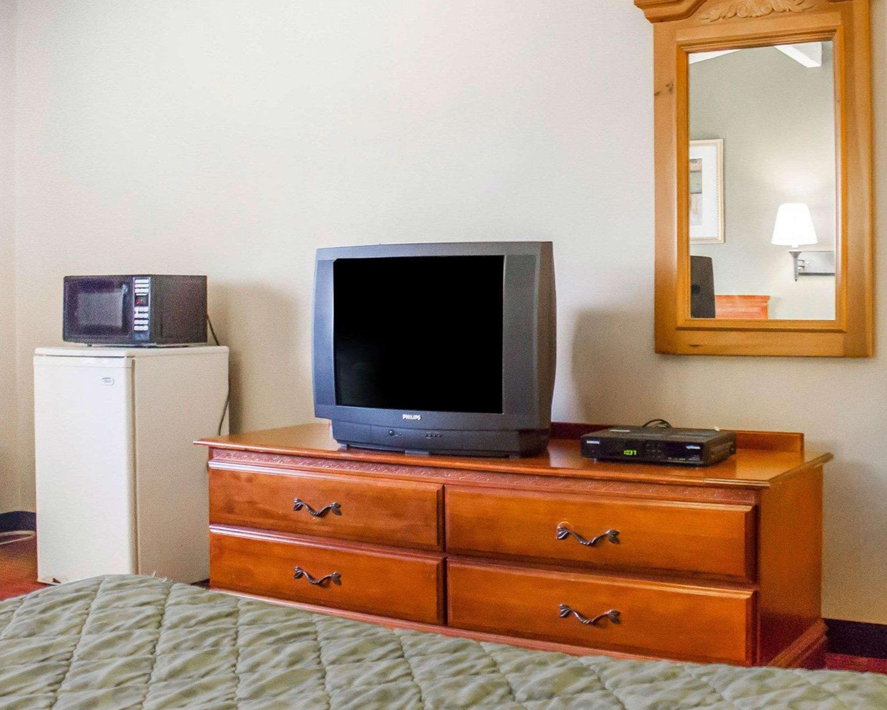 Rodeway Inn Huntington Station - Melville Kültér fotó