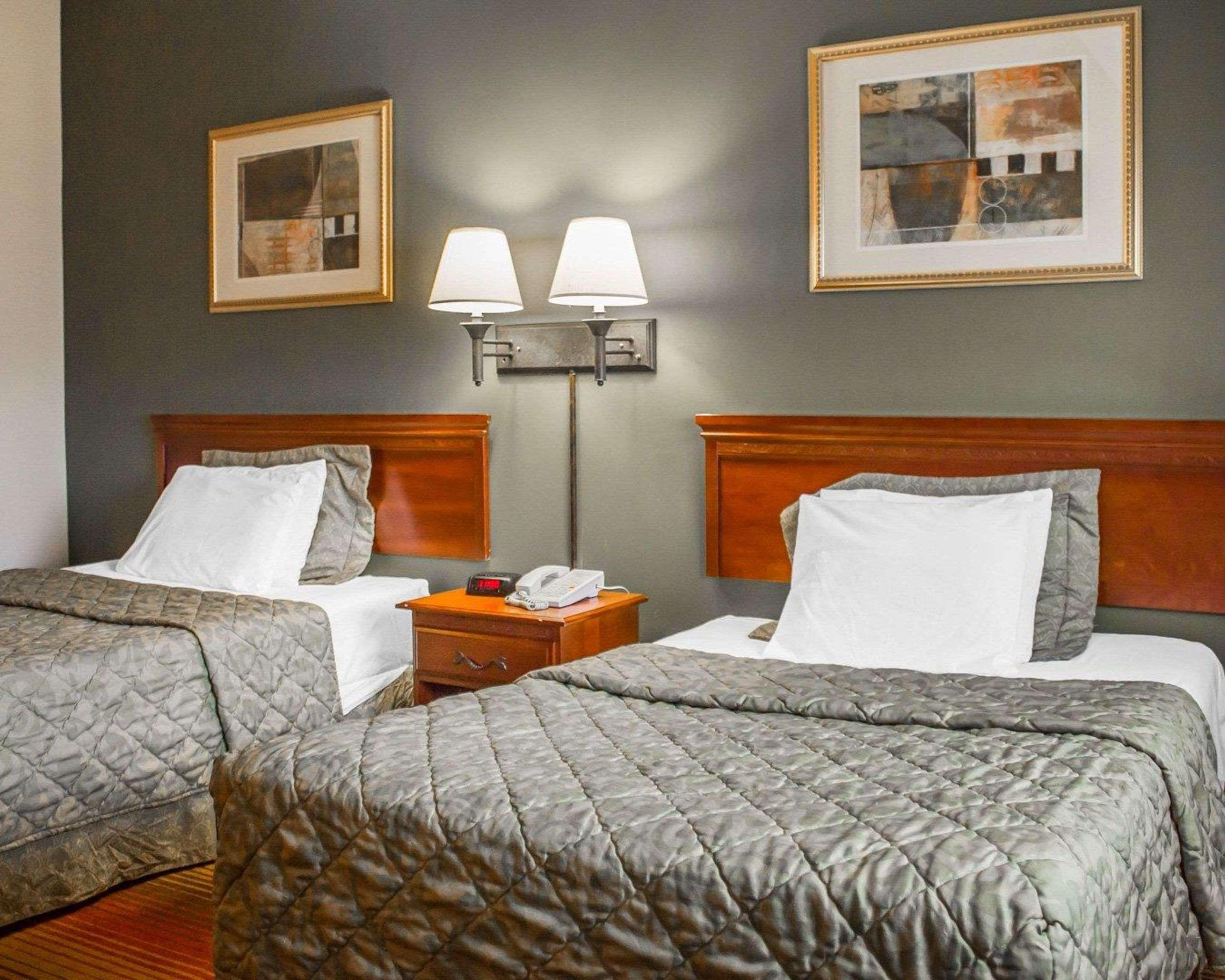Rodeway Inn Huntington Station - Melville Kültér fotó