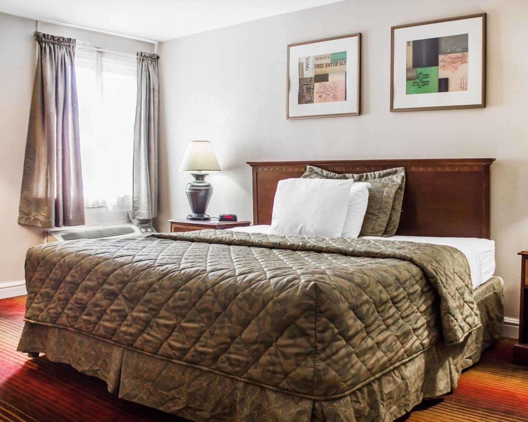 Rodeway Inn Huntington Station - Melville Kültér fotó