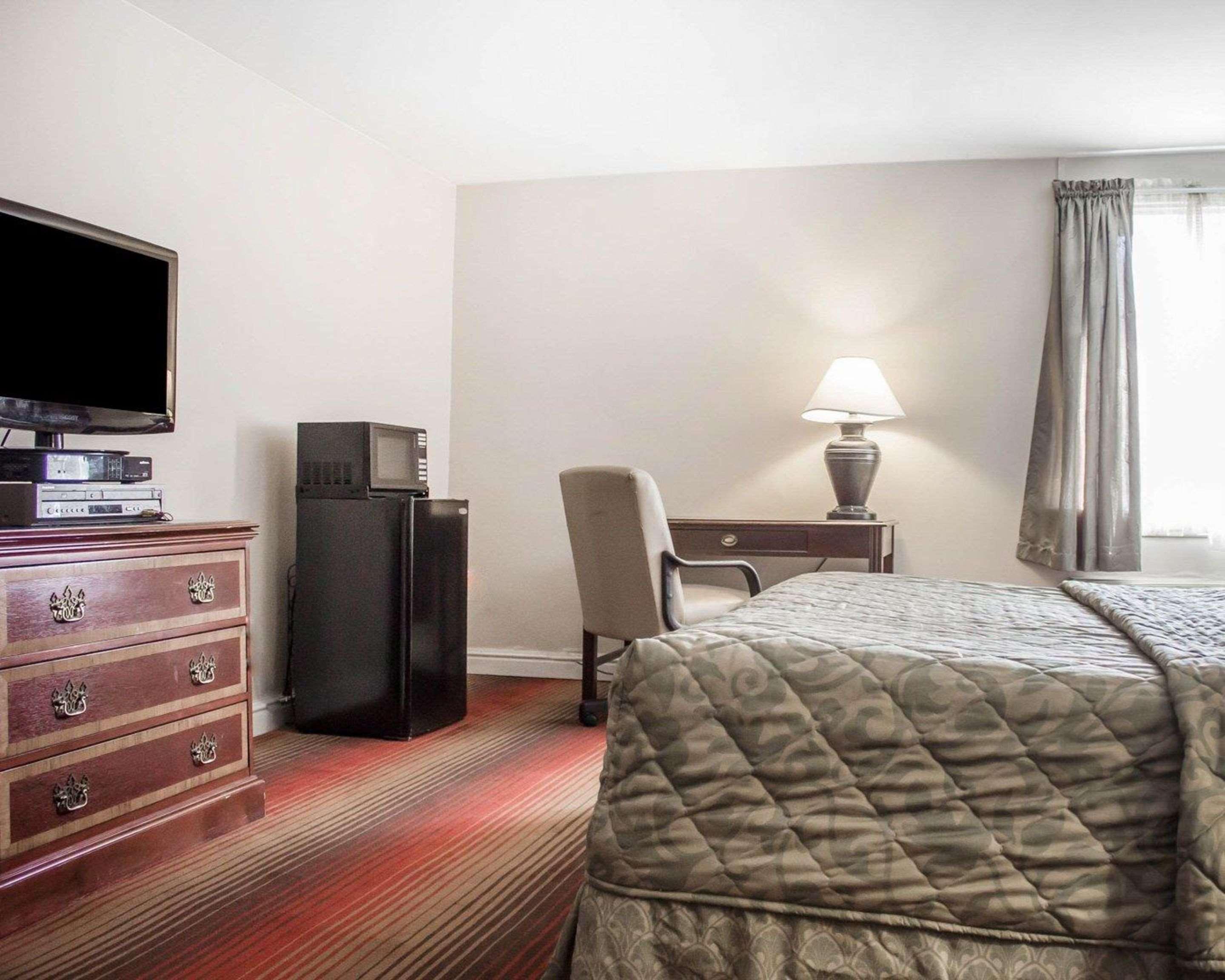 Rodeway Inn Huntington Station - Melville Kültér fotó