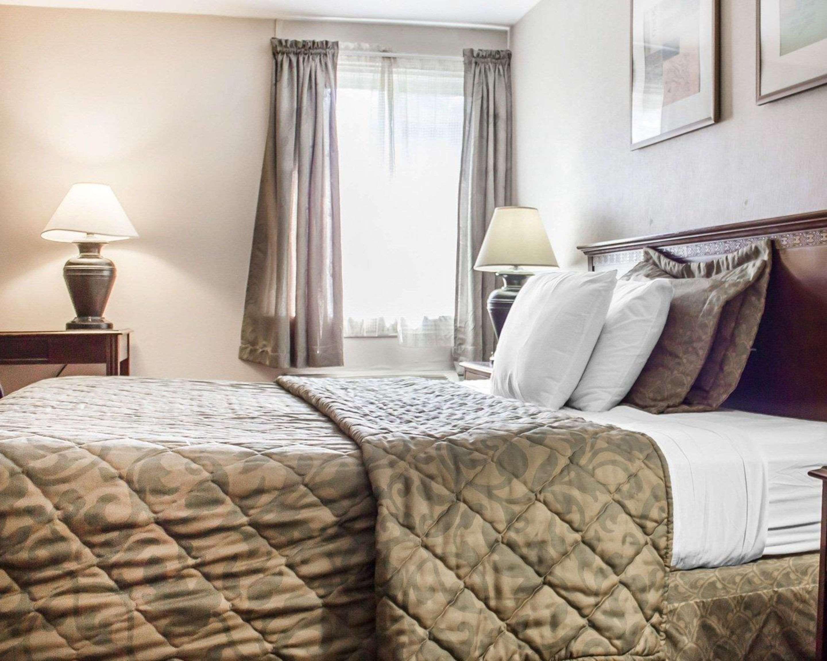 Rodeway Inn Huntington Station - Melville Kültér fotó