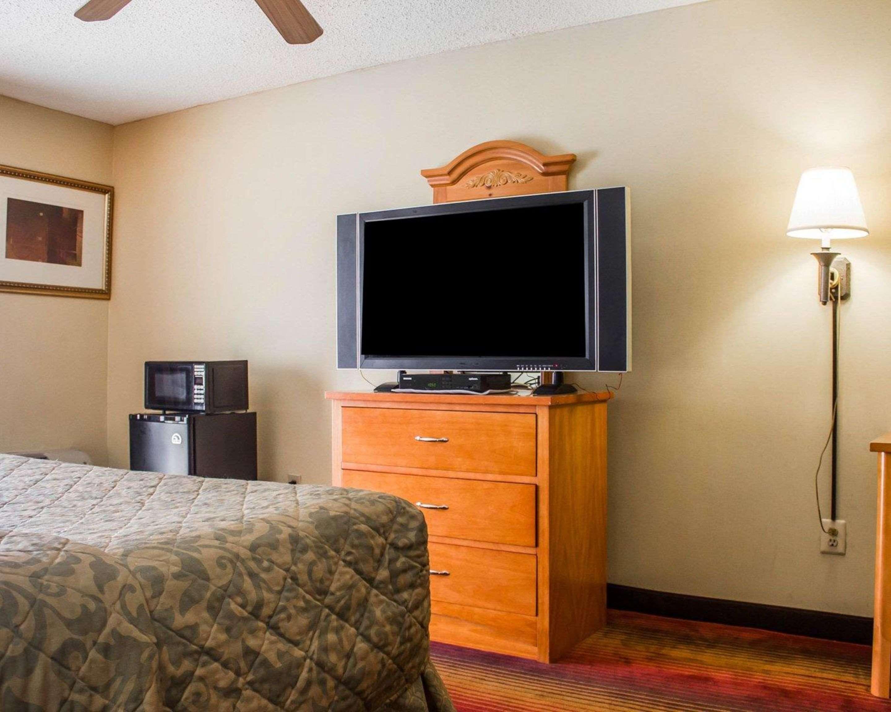 Rodeway Inn Huntington Station - Melville Kültér fotó
