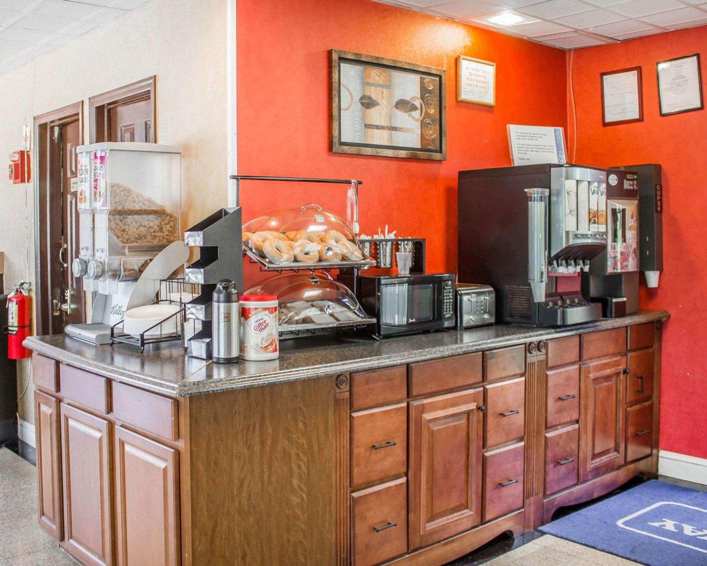 Rodeway Inn Huntington Station - Melville Kültér fotó