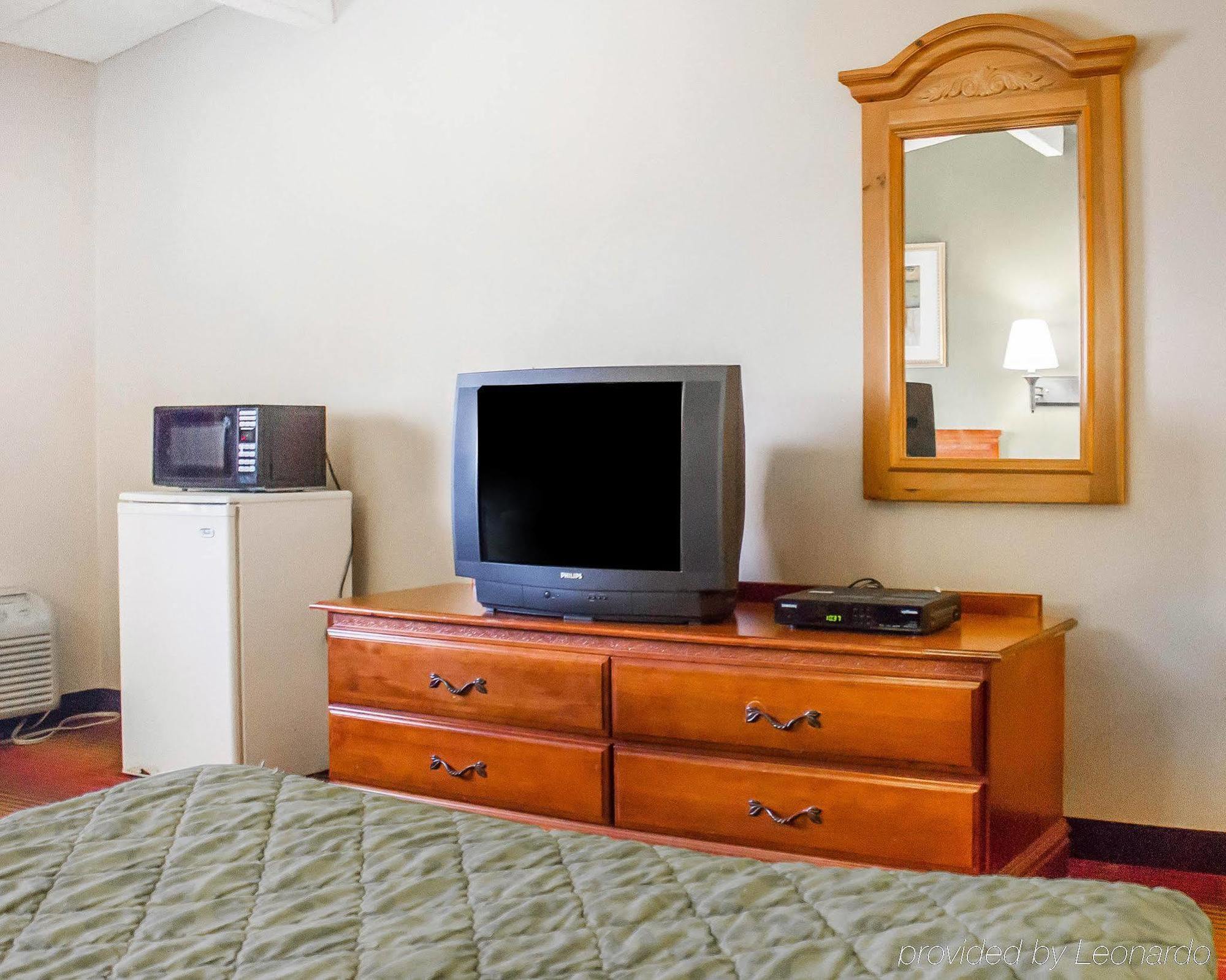 Rodeway Inn Huntington Station - Melville Kültér fotó