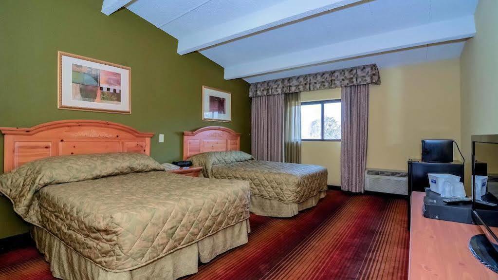 Rodeway Inn Huntington Station - Melville Kültér fotó